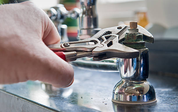Best Water damage restoration specialists  in Saunders Lake, OR